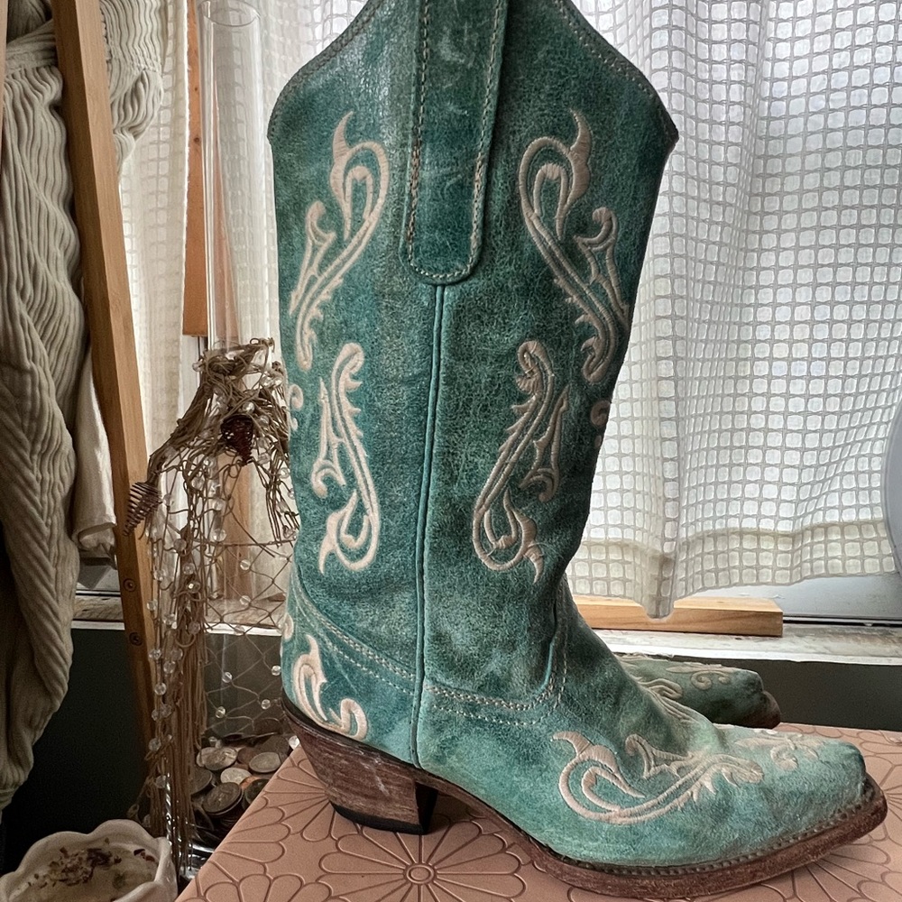 Corral cowgirl boots